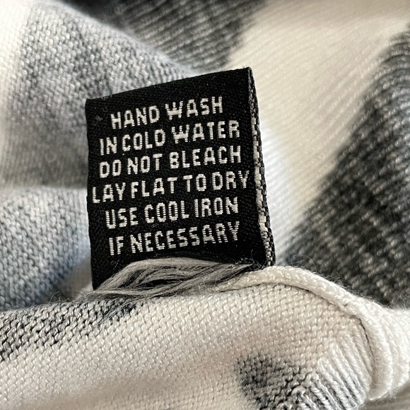 Neiman Marcus Animal Print Sweater (L) - Picture 10 of 11